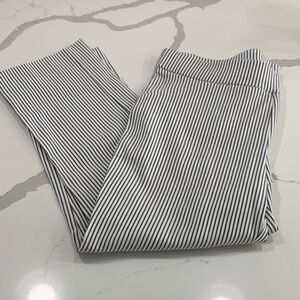 Anne Klein striped stretch crop pants size 6